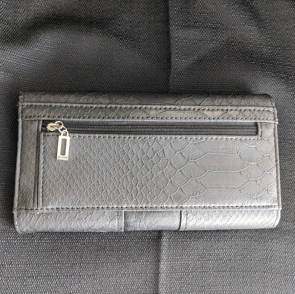 Guess Wallet - Picture 7 of 8